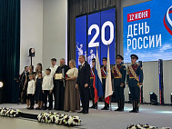 В саратовском правительстве перед Днем России исполнили патриотические песни